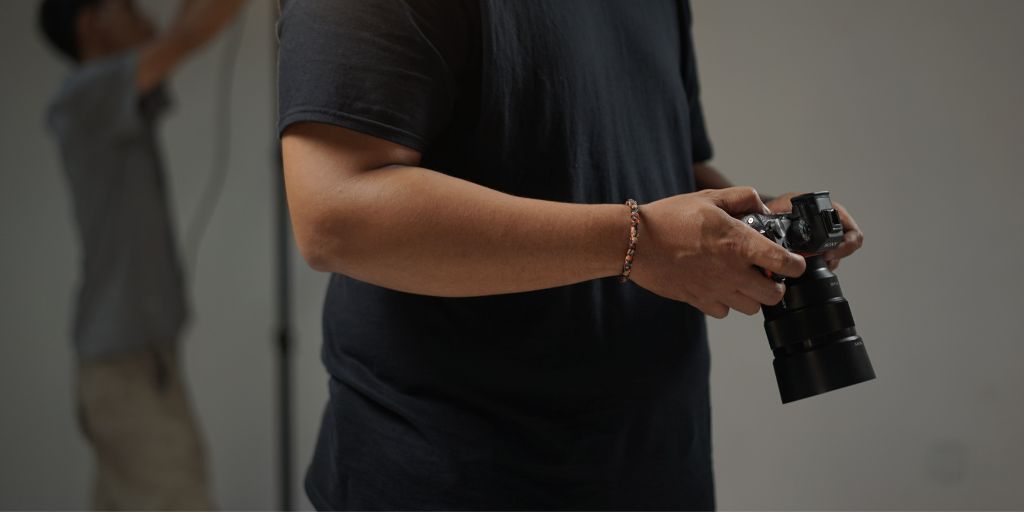 How to photograph clothes for eCommerce - Set the Camera