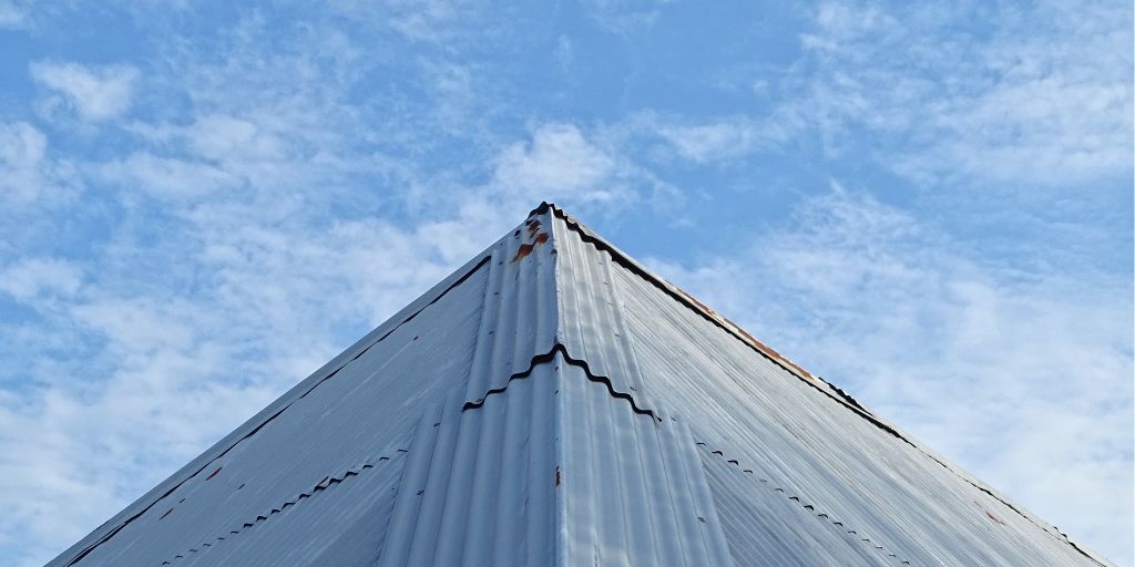 Juxtaposition photography examples - edge of the container and the sky