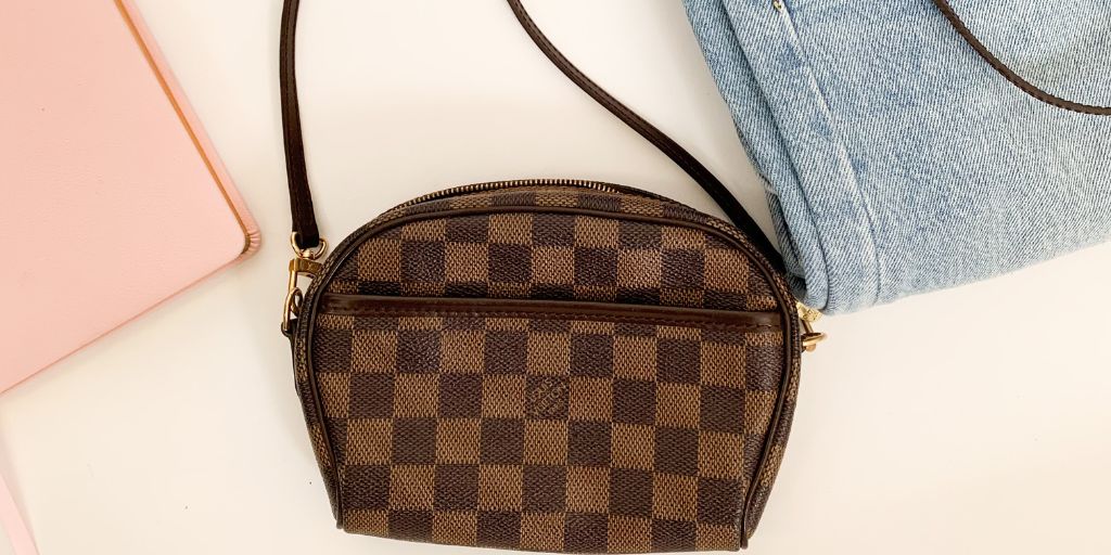 showcase bag texture to make it stand out